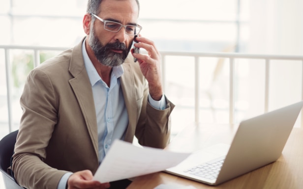 An advisor calls a Schwab Business Development Officer to discuss independence.