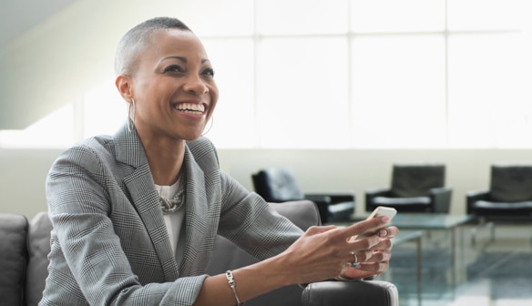 An advisor smiles during her virtual learning session.